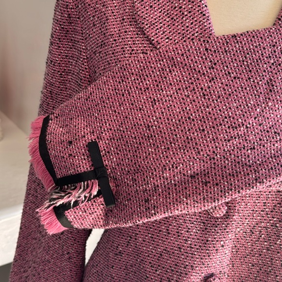 Super Cute Barbie Pink Blazer w Cuff Detail - Picture 4 of 7